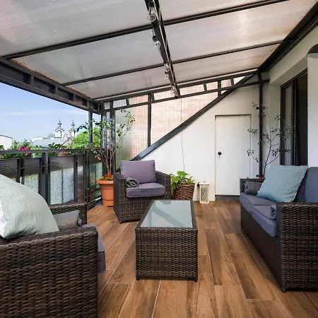 With Superb Location Apartment