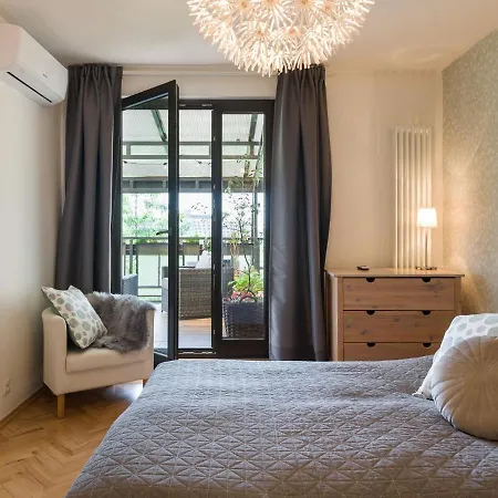 With Superb Location Apartment Krakow