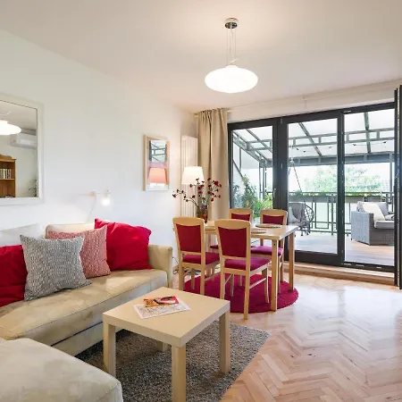 With Superb Location Apartment Krakow